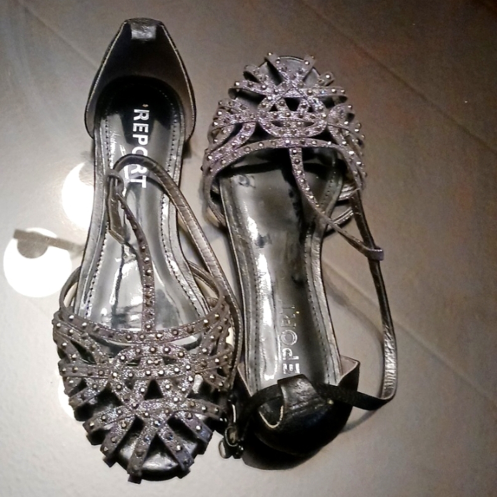 Report sz 7 sandals.